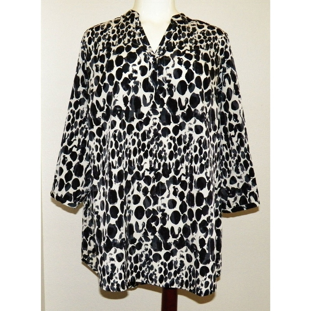 Liz Lange Maternity Black White Animal Print Shirt Top Size Medium 3/4 Sleeves